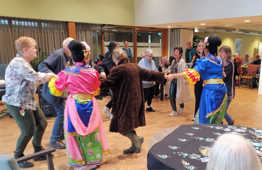 Indonesische dansgroep DwiBhumi, www.zorg-artiesten.nl