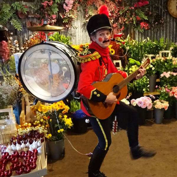 Muzikale notenkraker boekt u bij www.zorg-artiesten.nl