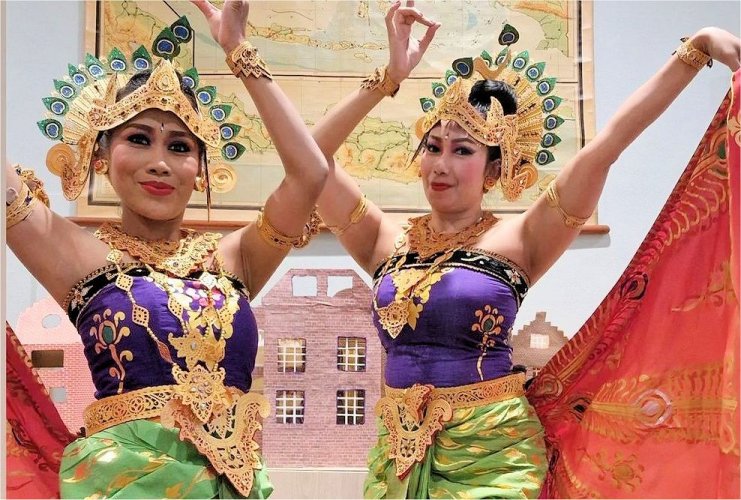 Indonesische dansgroep DwiBhumi, www.zorg-artiesten.nl