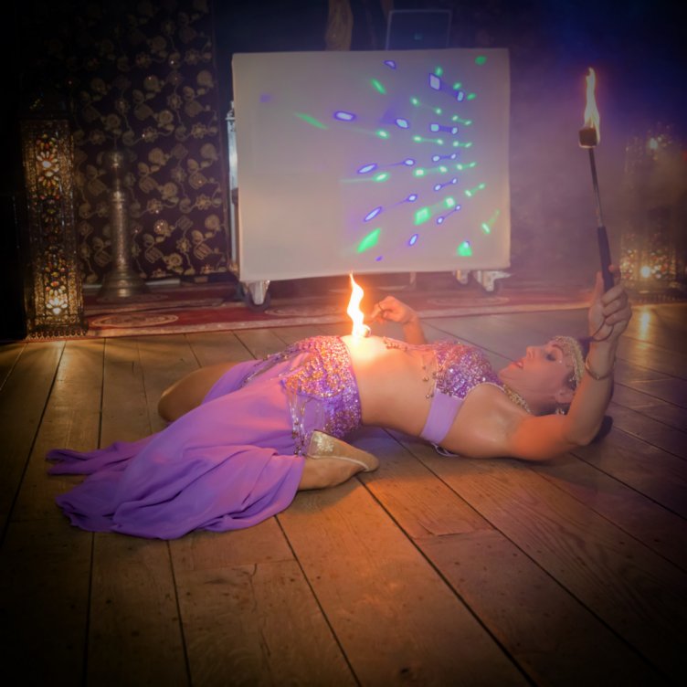 Exotische dansshow boekt u bij www.zorg-artiesten.nl