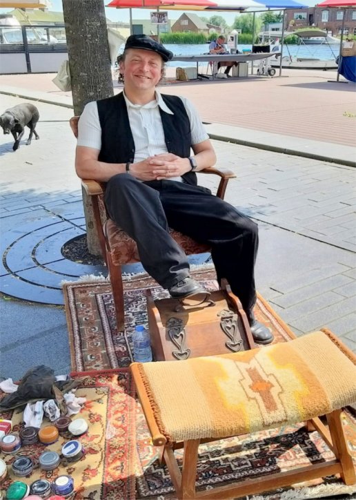 Nostalgische Schoenpoetser www.zorg-artiesten.nl