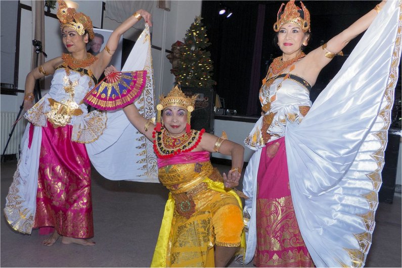 Buikdanseres Tabita boekt u bij www.zorg-artiesten.nl