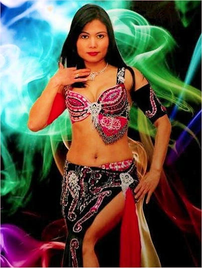 Buikdanseres Tabita boekt u bij www.zorg-artiesten.nl